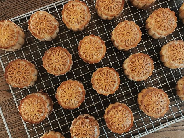 Freshly baked mooncakes cooling on a rack